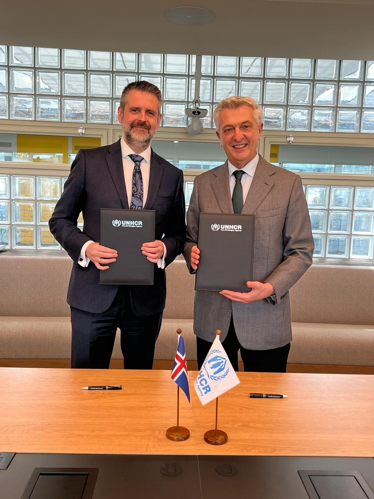 Martin Eyjólfsson, Permanent Secretary, and Filippo Grandi, United Nations High Commissioner for Refugees, after signing the new agreement. - mynd